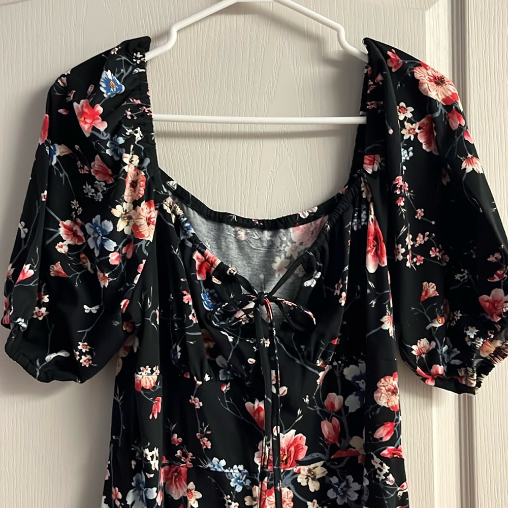 NWOT black floral dress with slit, tie front size Lg